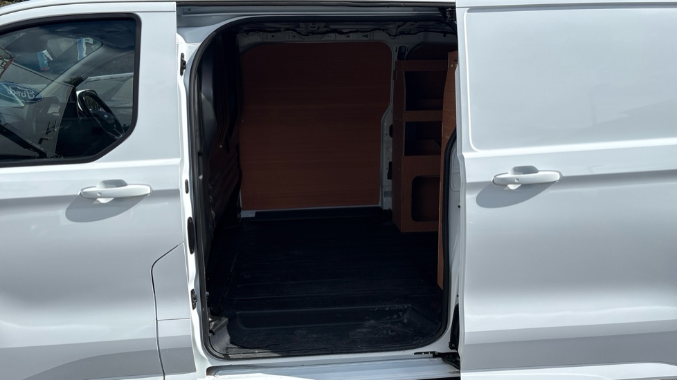 Ford Transit Custom 280 L1 Diesel Fwd 2.0 EcoBlue 136ps H1 Van Limited Auto - Image 5