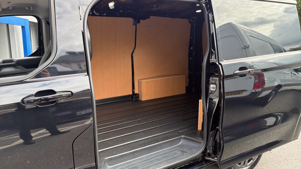 Ford Transit Custom E-320 L1 Rwd 100kW 65kWh H1 Van Limited Auto - Image 5