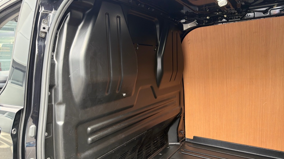 Ford Transit Custom E-320 L1 Rwd 100kW 65kWh H1 Van Limited Auto - Image 18