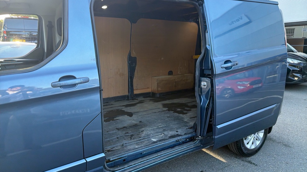 Ford Transit Custom 300 L2 Diesel Fwd 2.0 EcoBlue 170ps Low Roof Limited Van - Image 5