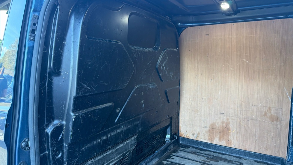 Ford Transit Custom 300 L2 Diesel Fwd 2.0 EcoBlue 170ps Low Roof Limited Van - Image 18