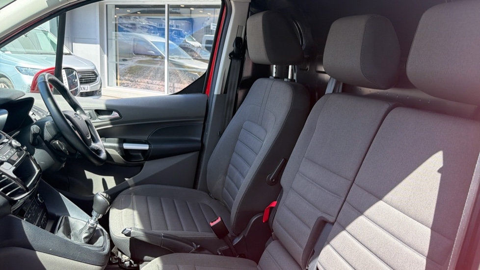 Ford Transit Connect 240 L1 Diesel 1.5 EcoBlue 100ps Limited Van - Image 13