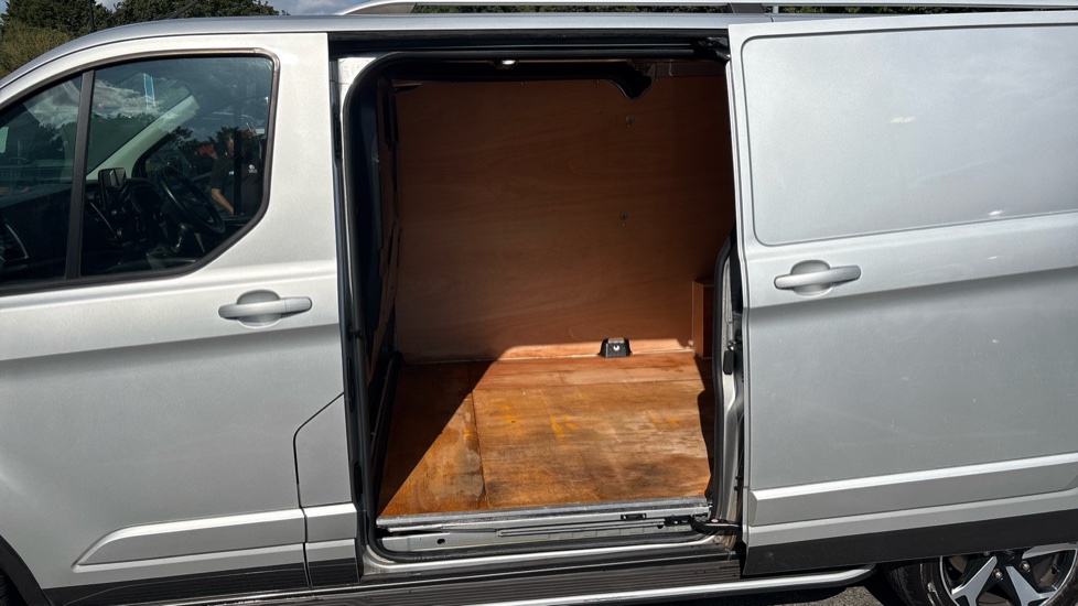 Ford Transit Custom 300 L2 Diesel Fwd 2.0 EcoBlue 170ps Low Roof Active Van - Image 5