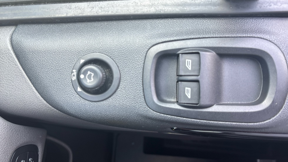 Ford Transit Custom 300 L2 Diesel Fwd 2.0 EcoBlue 170ps Low Roof Active Van - Image 32