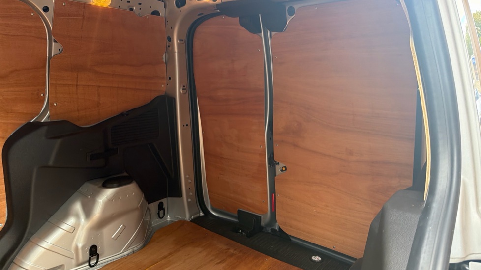 Ford Transit Courier Diesel 1.5 TDCi 100ps Limited Van [6 Speed] - Image 14