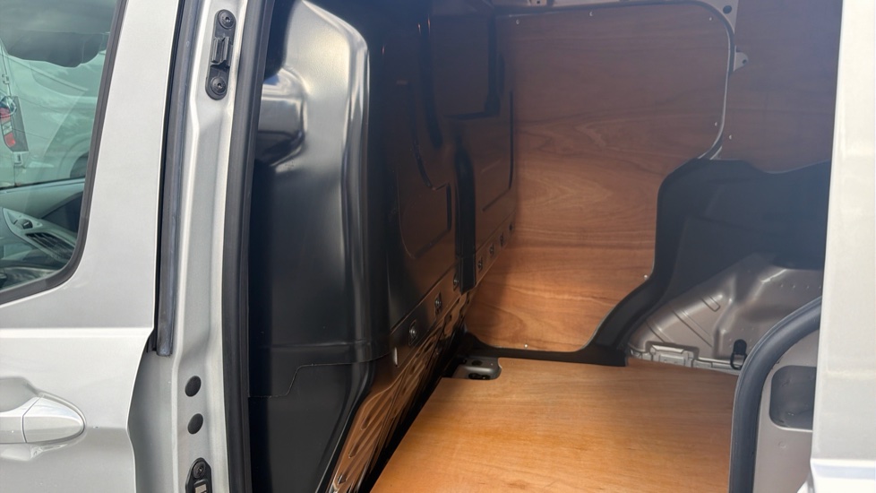 Ford Transit Courier Diesel 1.5 TDCi 100ps Limited Van [6 Speed] - Image 18