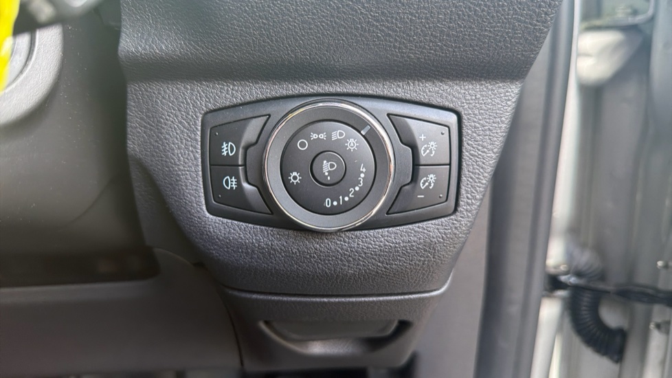 Ford Transit Courier Diesel 1.5 TDCi 100ps Limited Van [6 Speed] - Image 26