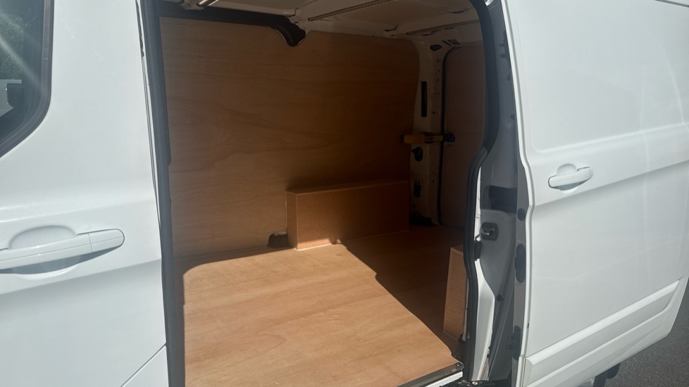 Ford Transit Custom 280 L1 Diesel Fwd 2.0 EcoBlue 130ps Low Roof Limited Van - Image 5
