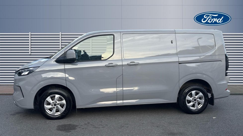 Ford Transit Custom 320 L1 Diesel Fwd 2.0 EcoBlue 136ps H1 Van Limited Auto - Image 4