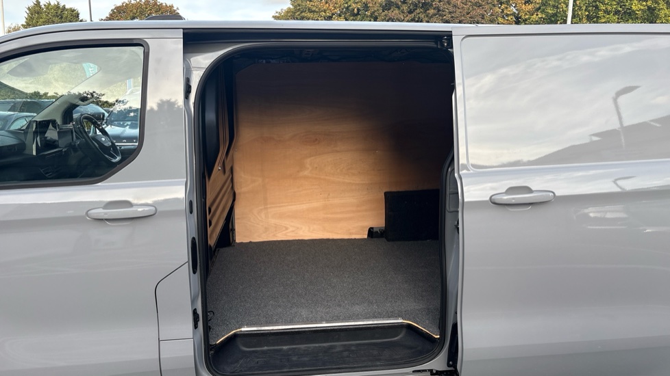 Ford Transit Custom 320 L1 Diesel Fwd 2.0 EcoBlue 136ps H1 Van Limited Auto - Image 5