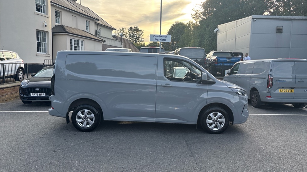 Ford Transit Custom 320 L1 Diesel Fwd 2.0 EcoBlue 136ps H1 Van Limited Auto - Image 9