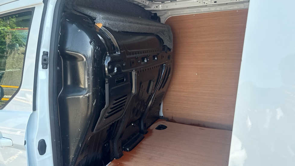Ford Transit Connect 240 L2 Diesel 1.5 EcoBlue 120ps Limited Van - Image 18