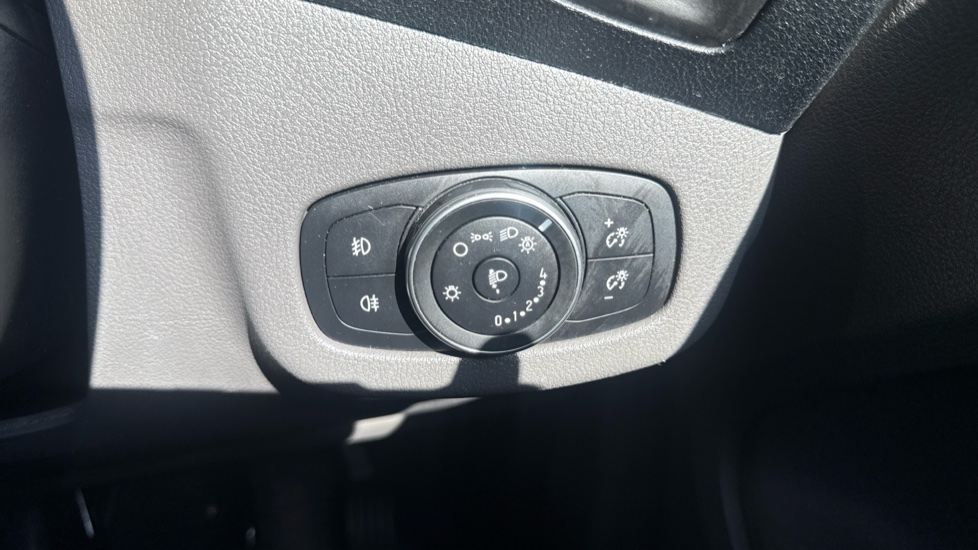 Ford Transit Connect 240 L2 Diesel 1.5 EcoBlue 120ps Limited Van - Image 27