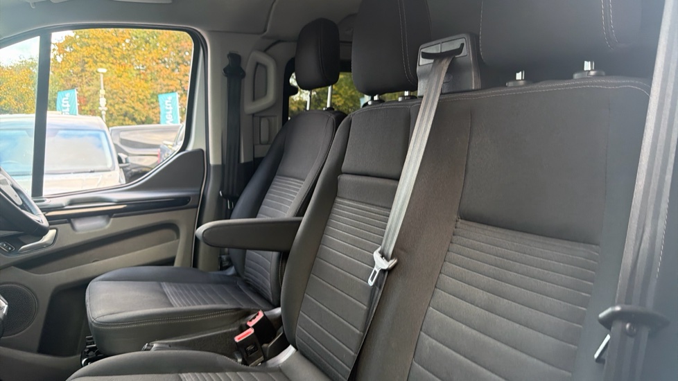 Ford Transit Custom 320 L2 Diesel Fwd 2.0 EcoBlue 170ps Low Roof D/Cab Limited Van Auto - Image 13