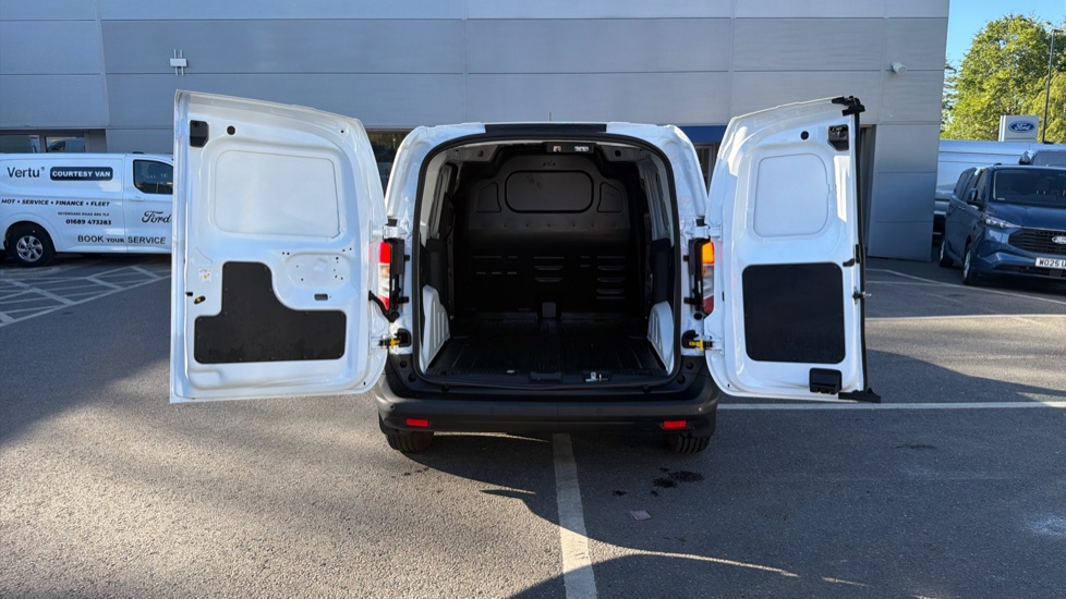 Ford Transit Courier E-Transit Courier 100kW 43kWh Trend Van Auto - Image 3