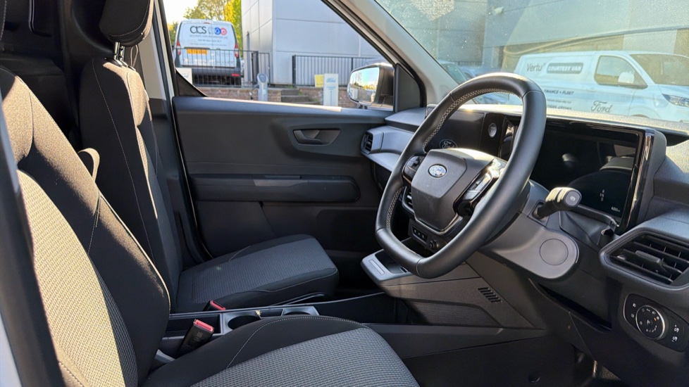 Ford Transit Courier E-Transit Courier 100kW 43kWh Trend Van Auto - Image 6