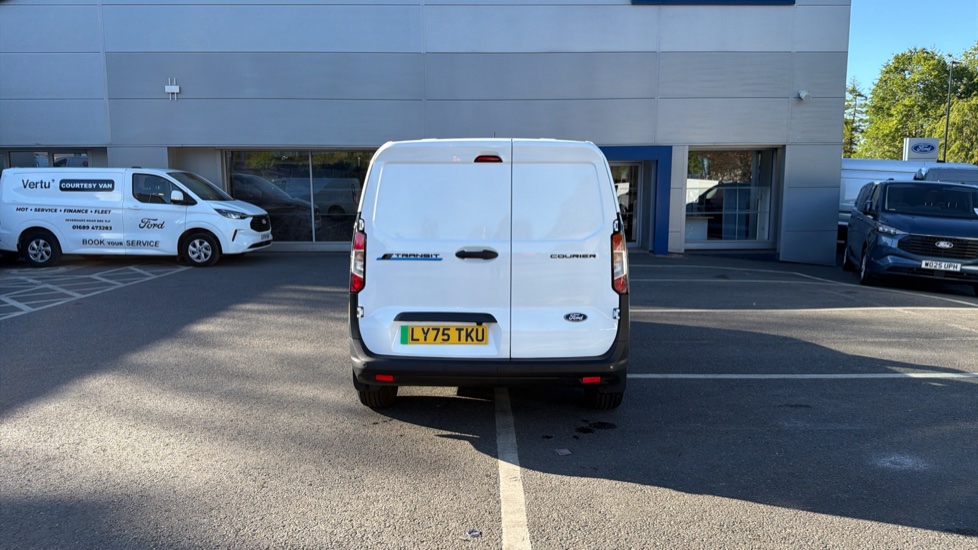 Ford Transit Courier E-Transit Courier 100kW 43kWh Trend Van Auto - Image 11