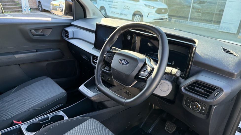 Ford Transit Courier E-Transit Courier 100kW 43kWh Trend Van Auto - Image 16