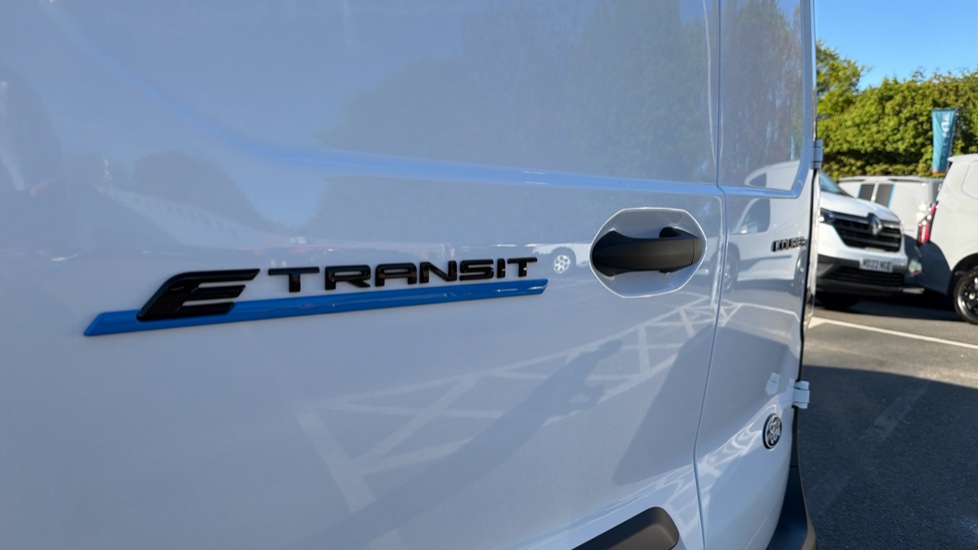 Ford Transit Courier E-Transit Courier 100kW 43kWh Trend Van Auto - Image 23