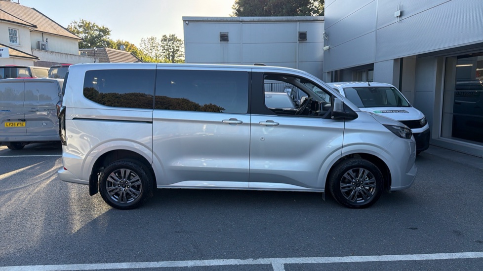 Ford Tourneo Custom 340 L1 Petrol Fwd 2.5 PHEV 232ps H1 Titanium 8 seater Auto - Image 9