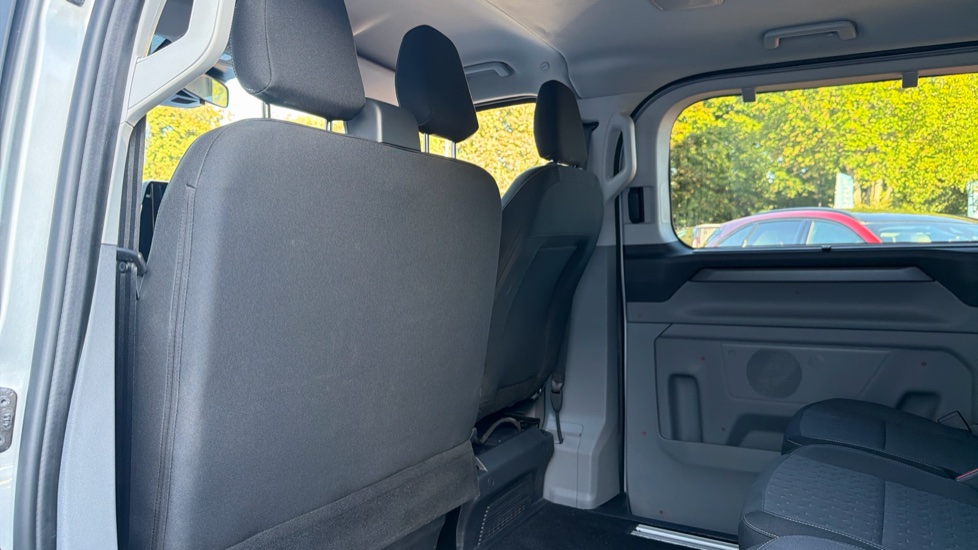 Ford Tourneo Custom 340 L1 Petrol Fwd 2.5 PHEV 232ps H1 Titanium 8 seater Auto - Image 18