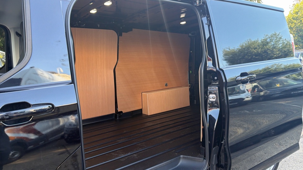 Ford Transit Custom 320 L2 Diesel Fwd 2.0 EcoBlue 136ps H1 Van Limited - Image 5