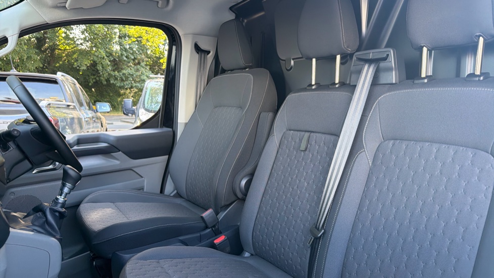 Ford Transit Custom 320 L2 Diesel Fwd 2.0 EcoBlue 136ps H1 Van Limited - Image 13