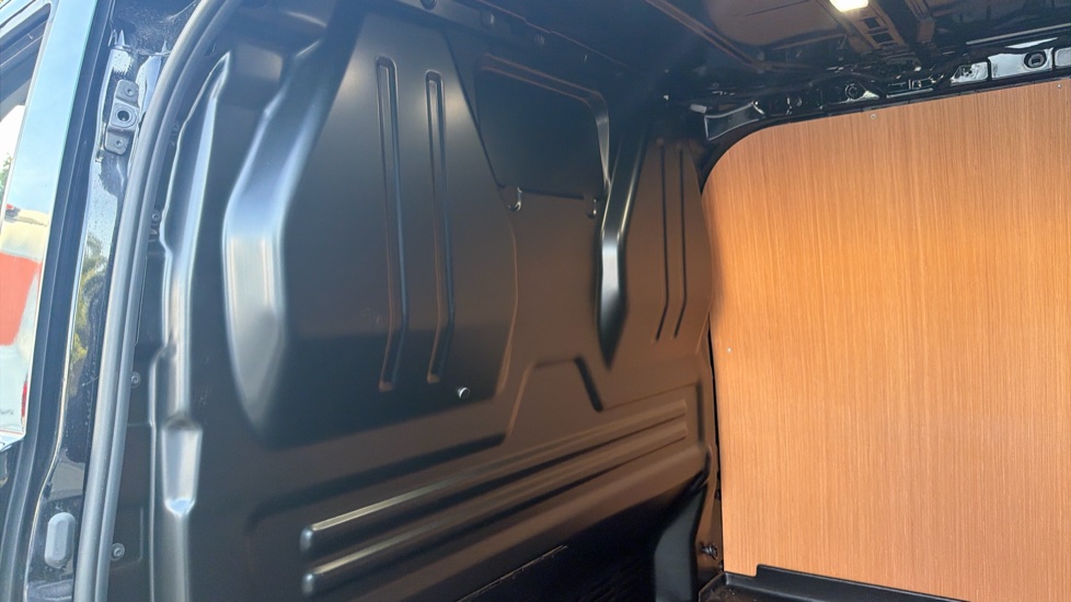 Ford Transit Custom 320 L2 Diesel Fwd 2.0 EcoBlue 136ps H1 Van Limited - Image 18