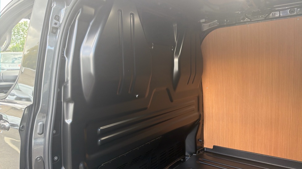 Ford Transit Custom 320 L2 Diesel Fwd 2.0 EcoBlue 136ps H1 Van Limited - Image 18