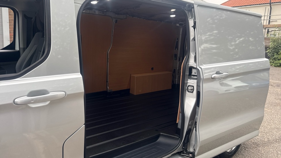 Ford Transit Custom 320 L2 Diesel Fwd 2.0 EcoBlue 136ps H1 Van Limited - Image 5