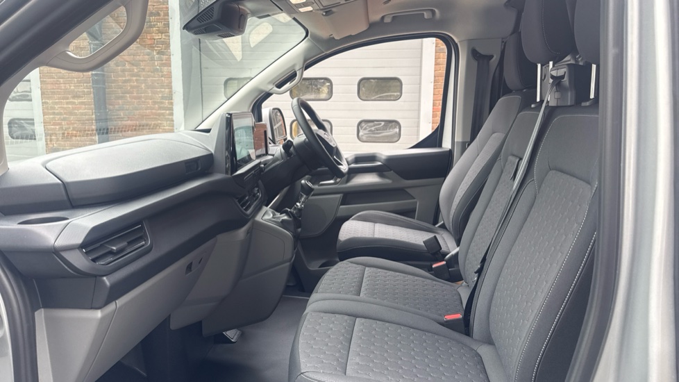 Ford Transit Custom 320 L2 Diesel Fwd 2.0 EcoBlue 136ps H1 Van Limited - Image 13