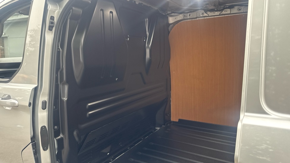 Ford Transit Custom 320 L2 Diesel Fwd 2.0 EcoBlue 136ps H1 Van Limited - Image 18