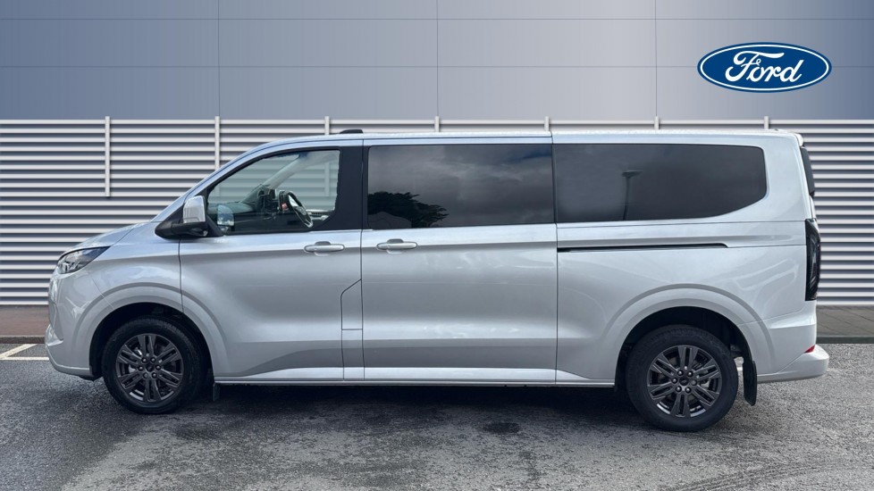 Ford Tourneo Custom 340 L2 Petrol Fwd 2.5 PHEV 232ps H1 Titanium 8 seater Auto - Image 4