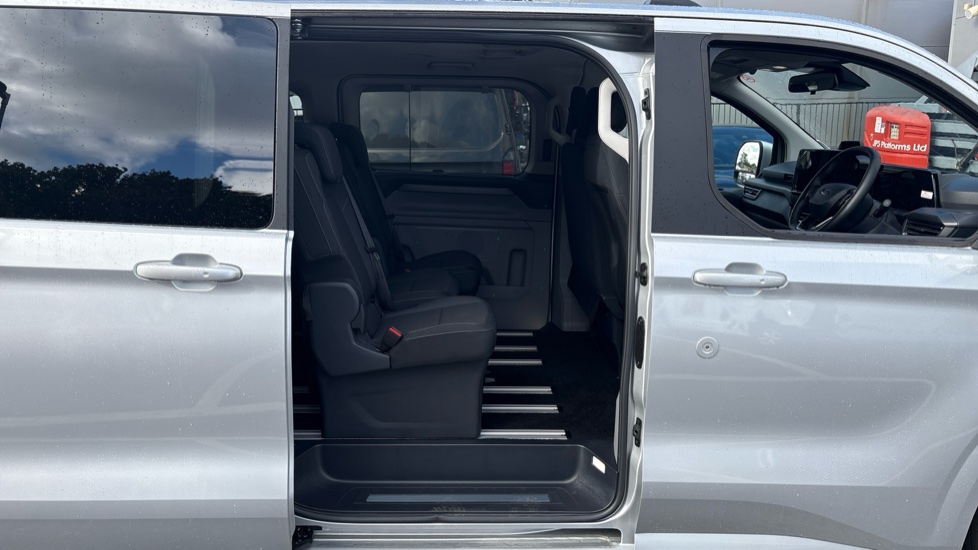 Ford Tourneo Custom 340 L2 Petrol Fwd 2.5 PHEV 232ps H1 Titanium 8 seater Auto - Image 5
