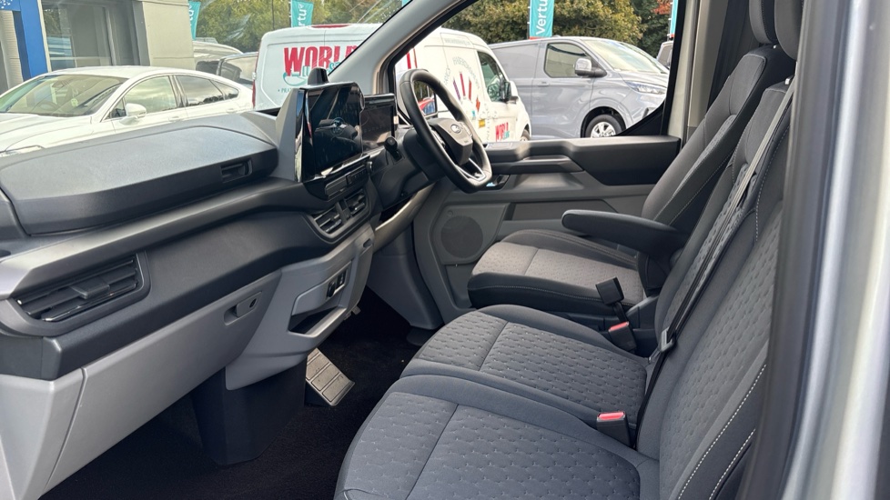 Ford Tourneo Custom 340 L2 Petrol Fwd 2.5 PHEV 232ps H1 Titanium 8 seater Auto - Image 13