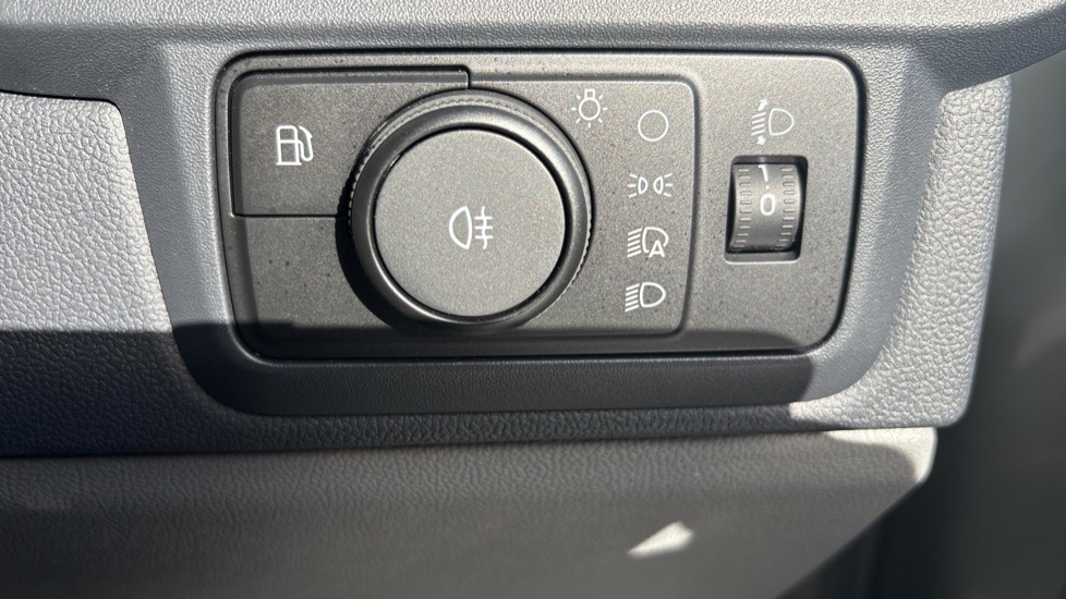Ford Tourneo Custom 340 L2 Petrol Fwd 2.5 PHEV 232ps H1 Titanium 8 seater Auto - Image 32