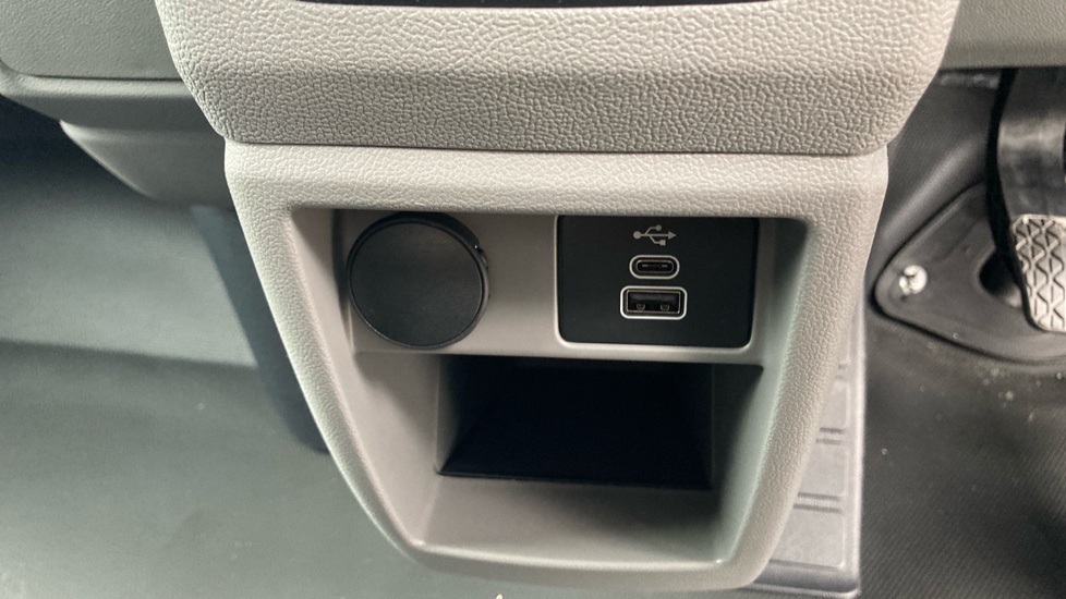 Ford Transit Custom 320 L2 Diesel Fwd 2.0 EcoBlue 136ps H1 Van Limited - Image 29