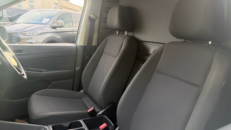 Ford Transit Connect 250 L2 Petrol 1.5 EcoBoost PHEV 150 Trend Van Auto - Image 13