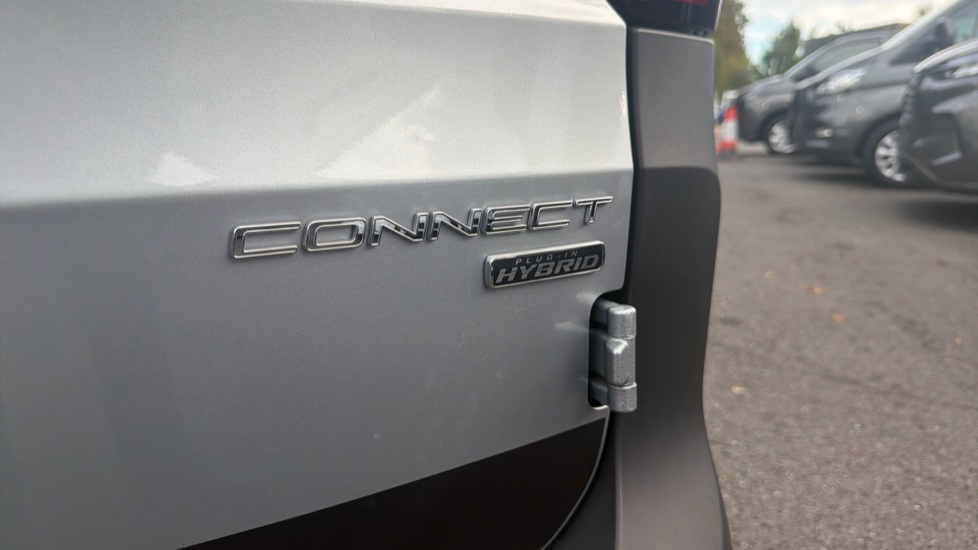 Ford Transit Connect 250 L2 Petrol 1.5 EcoBoost PHEV 150 Trend Van Auto - Image 22