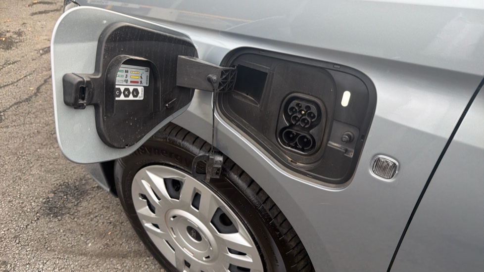Ford Transit Connect 250 L2 Petrol 1.5 EcoBoost PHEV 150 Trend Van Auto - Image 24