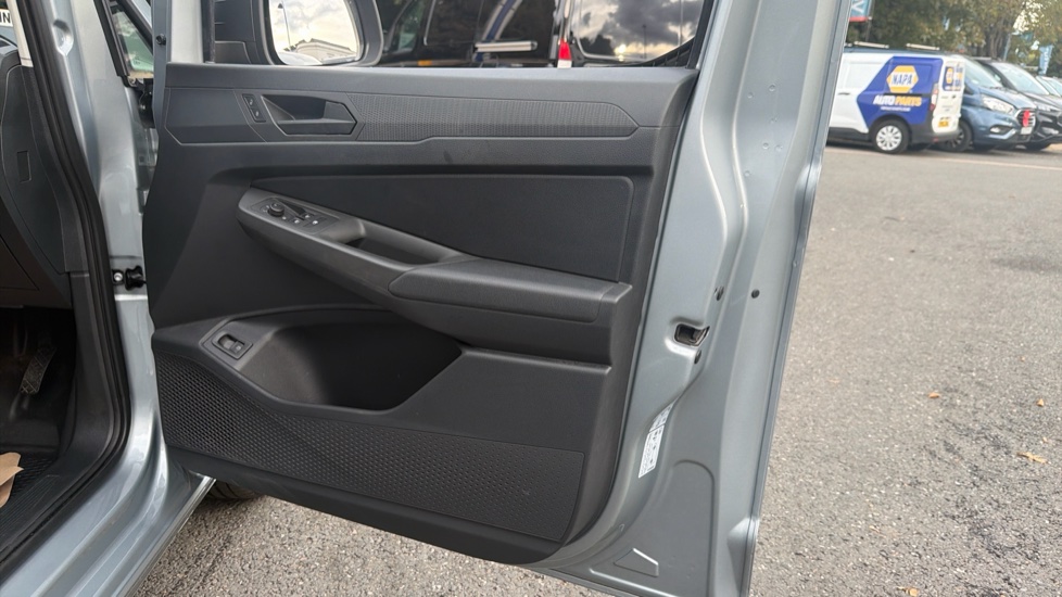 Ford Transit Connect 250 L2 Petrol 1.5 EcoBoost PHEV 150 Trend Van Auto - Image 26