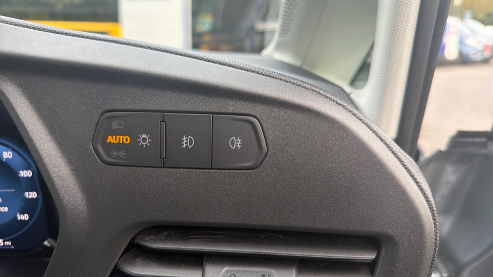 Ford Transit Connect 250 L2 Petrol 1.5 EcoBoost PHEV 150 Trend Van Auto - Image 29