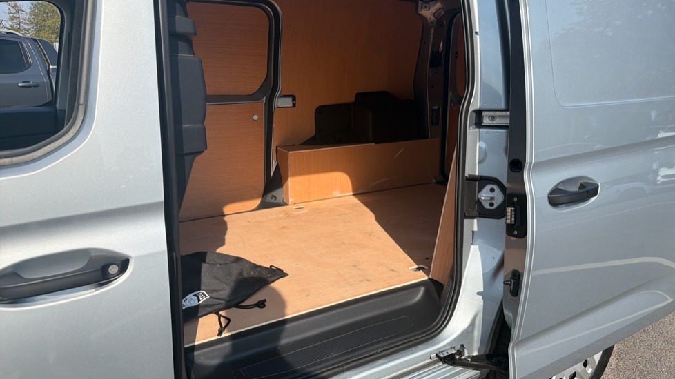 Ford Transit Connect 250 L2 Petrol 1.5 EcoBoost PHEV 150 Trend Van Auto - Image 5
