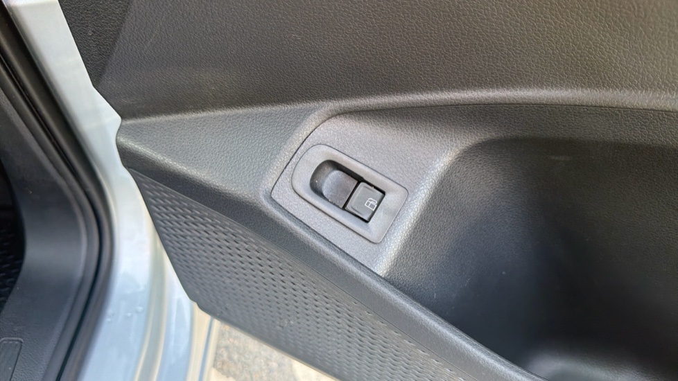 Ford Transit Connect 250 L2 Petrol 1.5 EcoBoost PHEV 150 Trend Van Auto - Image 27