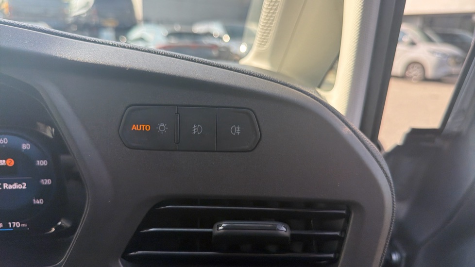Ford Transit Connect 250 L2 Petrol 1.5 EcoBoost PHEV 150 Trend Van Auto - Image 28
