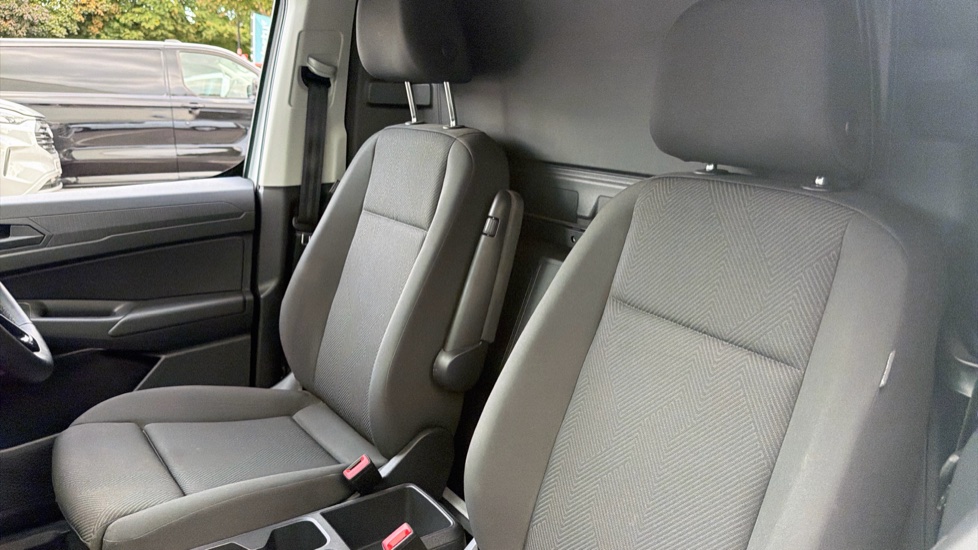 Ford Transit Connect 250 L2 Petrol 1.5 EcoBoost PHEV 150 Trend Van Auto - Image 13