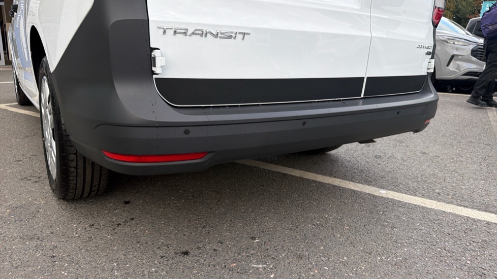 Ford Transit Connect 250 L2 Petrol 1.5 EcoBoost PHEV 150 Trend Van Auto - Image 21