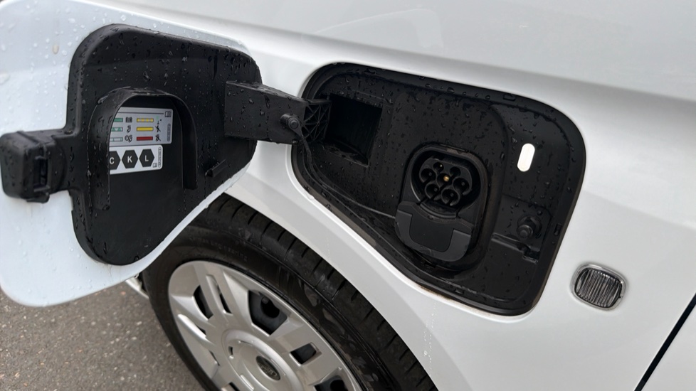 Ford Transit Connect 250 L2 Petrol 1.5 EcoBoost PHEV 150 Trend Van Auto - Image 24