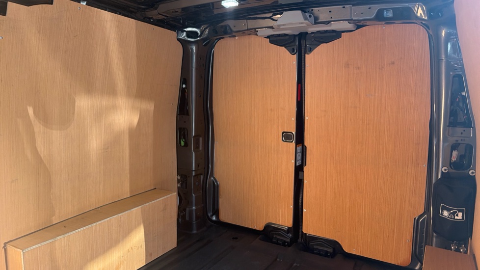 Ford Transit Custom E-320 L1 Rwd 100kW 65kWh H1 Van Limited Auto - Image 14