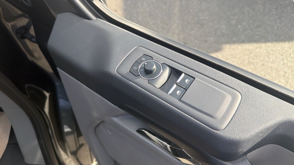Ford Transit Custom E-320 L1 Rwd 100kW 65kWh H1 Van Limited Auto - Image 25
